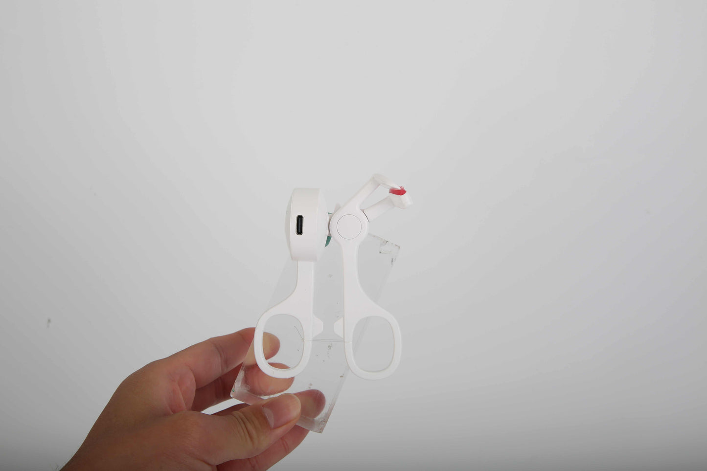 2Pcs white USB rechargeable heated eyelash curlers with ergonomic design and anti-burn tips for all eye shapes